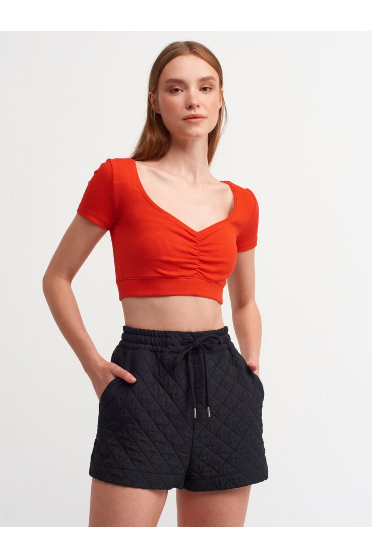 Dilvin Kadın Kırmızı Kalp Yaka Crop Top 3802