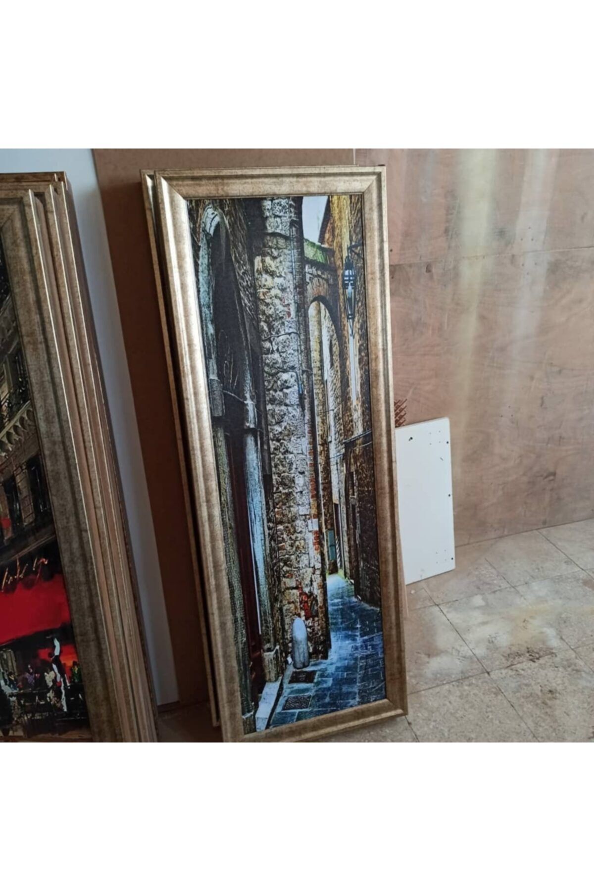 Elciva Tablolu Ütü Masası Taş Duvar