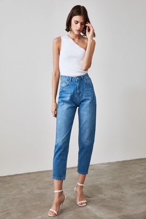 TRENDYOLMİLLA Mavi Yüksek Bel Mom Jeans TWOAW21JE0415