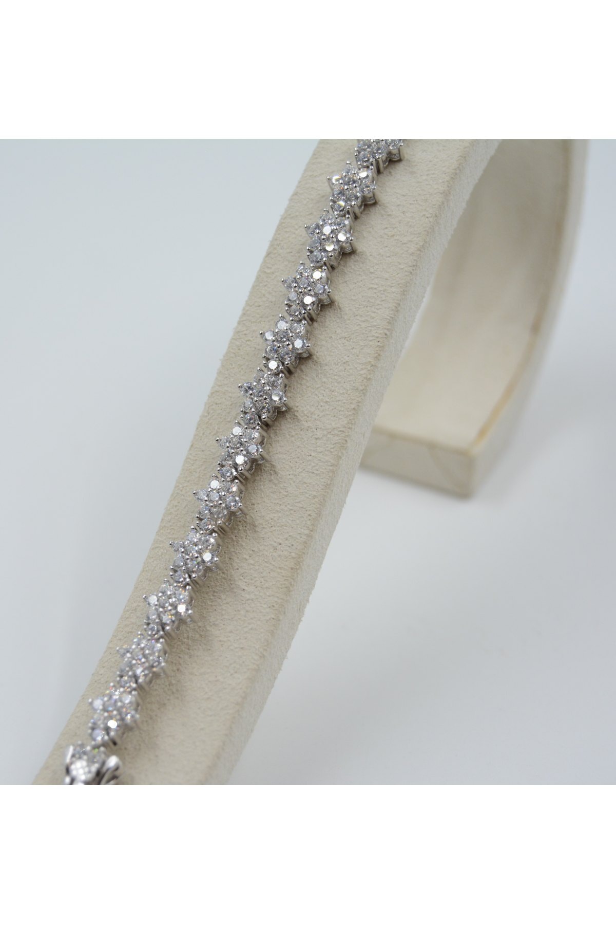 Swarovski Kadın Beyaz Zirkon Taşlı Çiçek Desenli Bileklik 925 Ayar