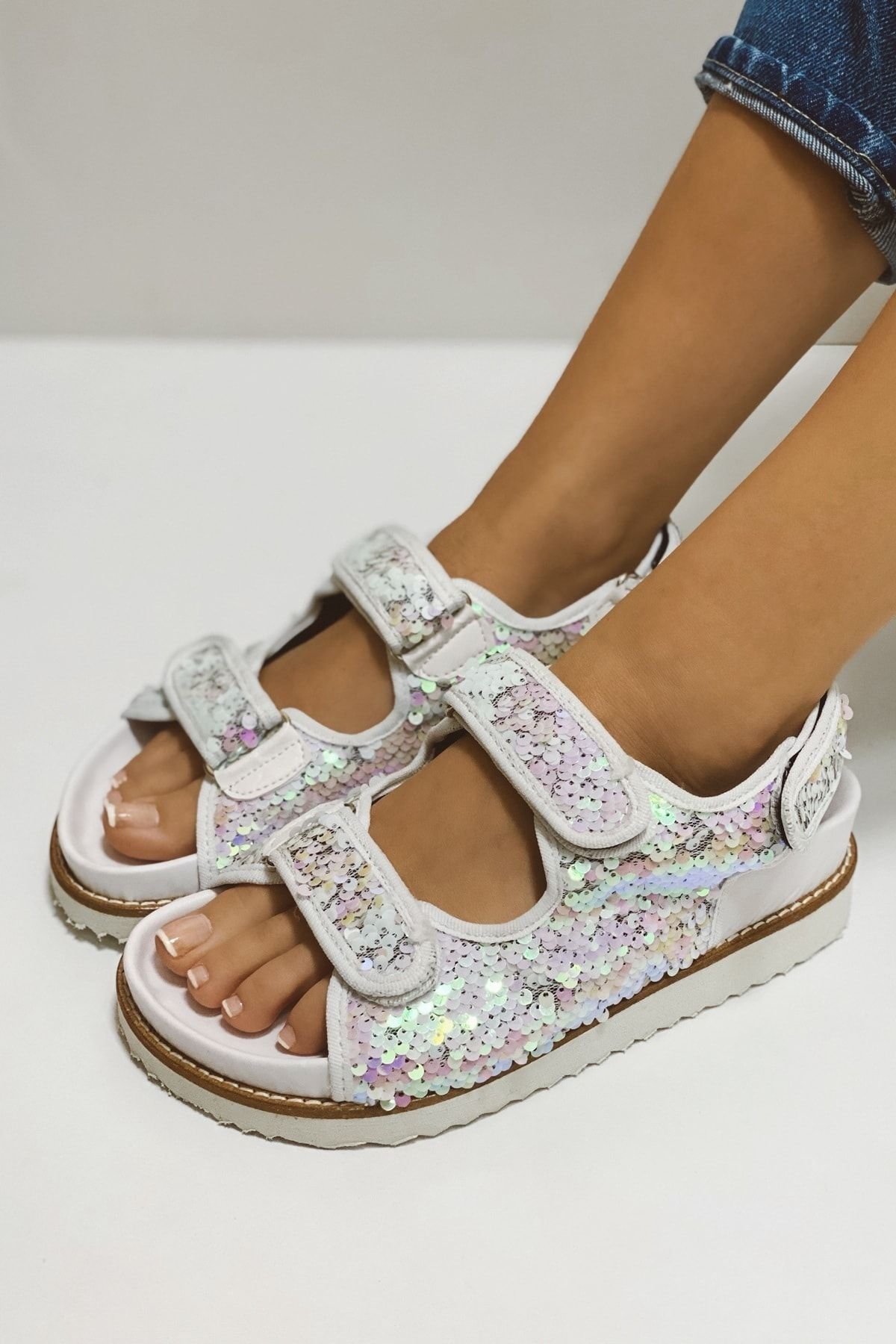 Nil Shoes Kadın Beyaz Payetli Foxy Çift Bant Cırtlı Düz Taban Sandalet