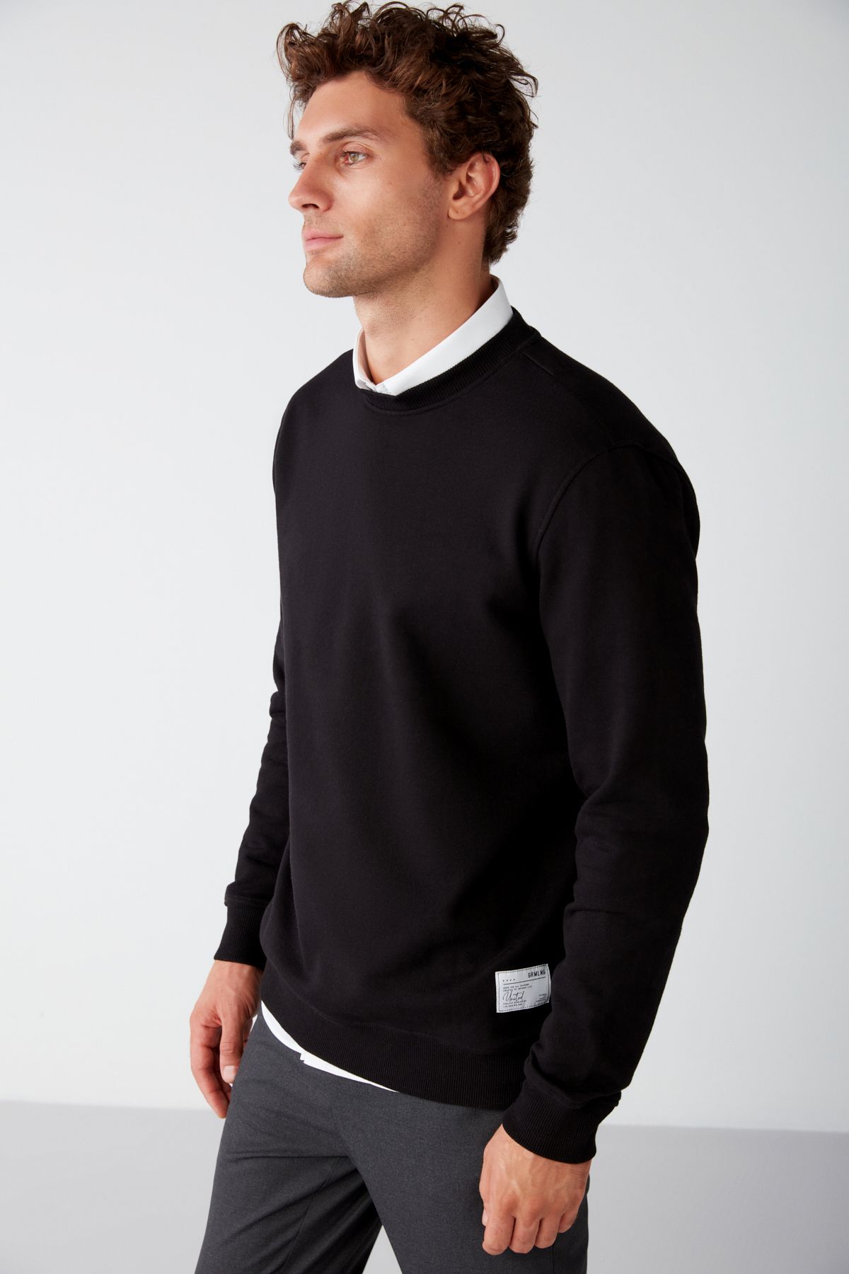 Travis Erkek Yumuşacık Kumaşlı Regular Fit Yuvarlak Yakalı Siyah Sweatshirt