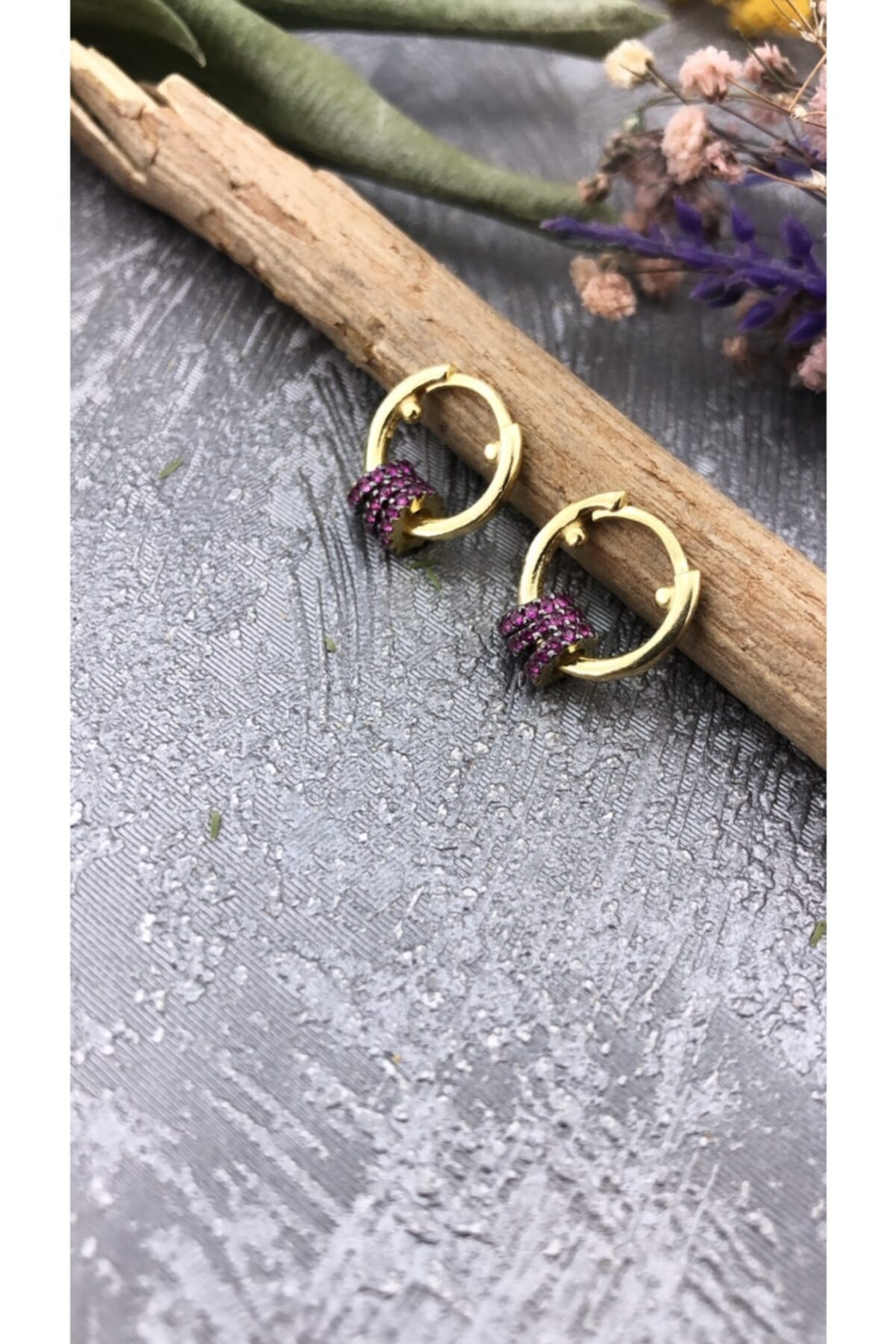 Joel Jewelry Yakut Taşlı Altın Kaplamalı Minimal Halkalı Gümüş Halka Küpe