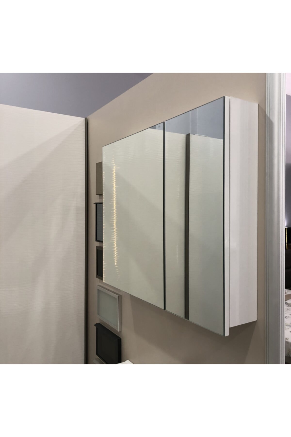 Edessa Tasarım Banyo Üst Dolabı Ölçü : 100*70*14.4 Kapaklar Sağ Sol Yer Değiştirebilir