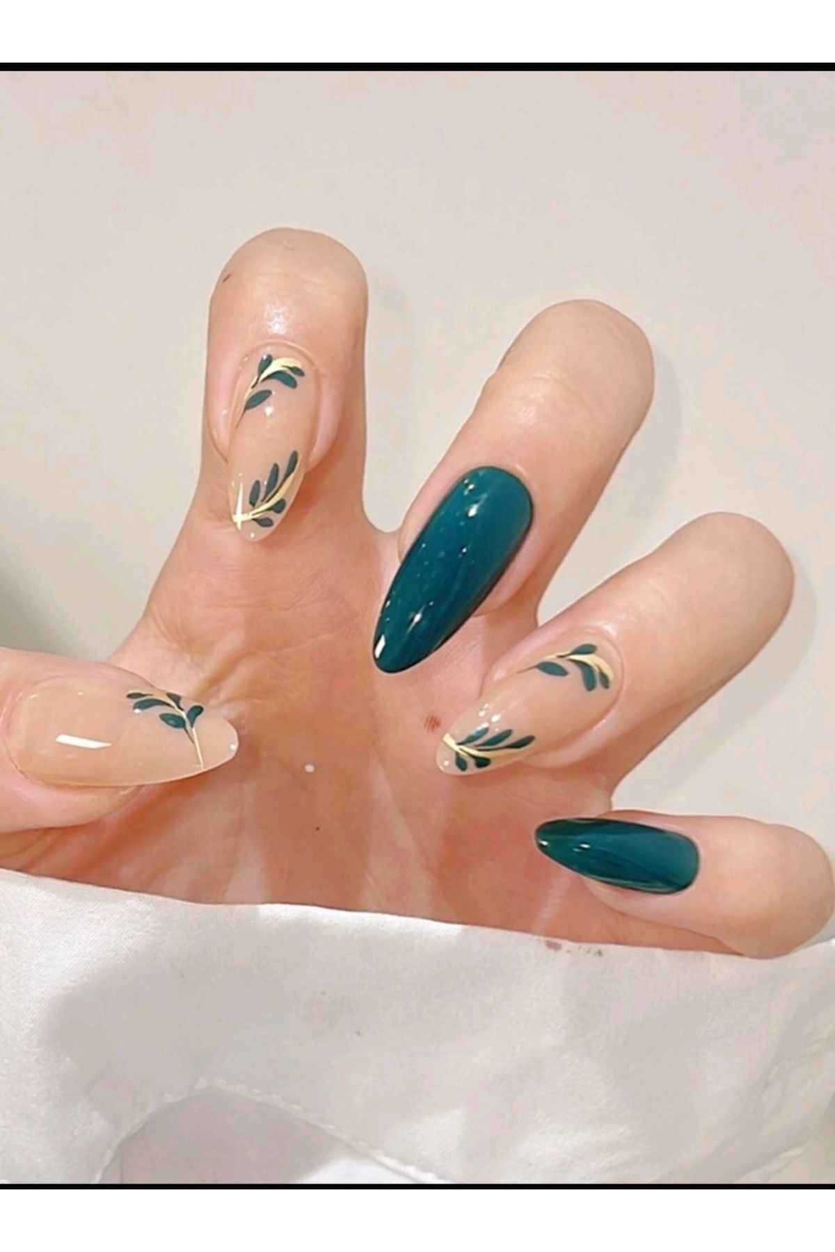 ست ناخن مصنوعی 24 تکه مدل های سایز متوسط