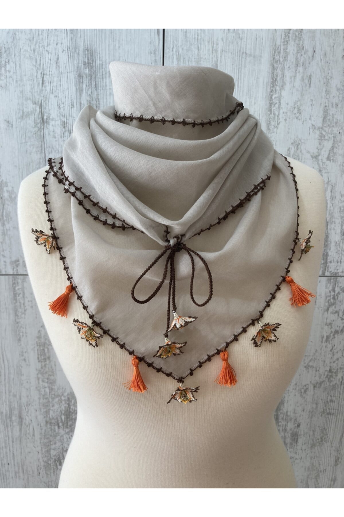 KAFTAN TAKI TASARIM Iğne Oyalı Pamuklu Üçgen Fular Şal Türban Bandana 85/85/130 Cm