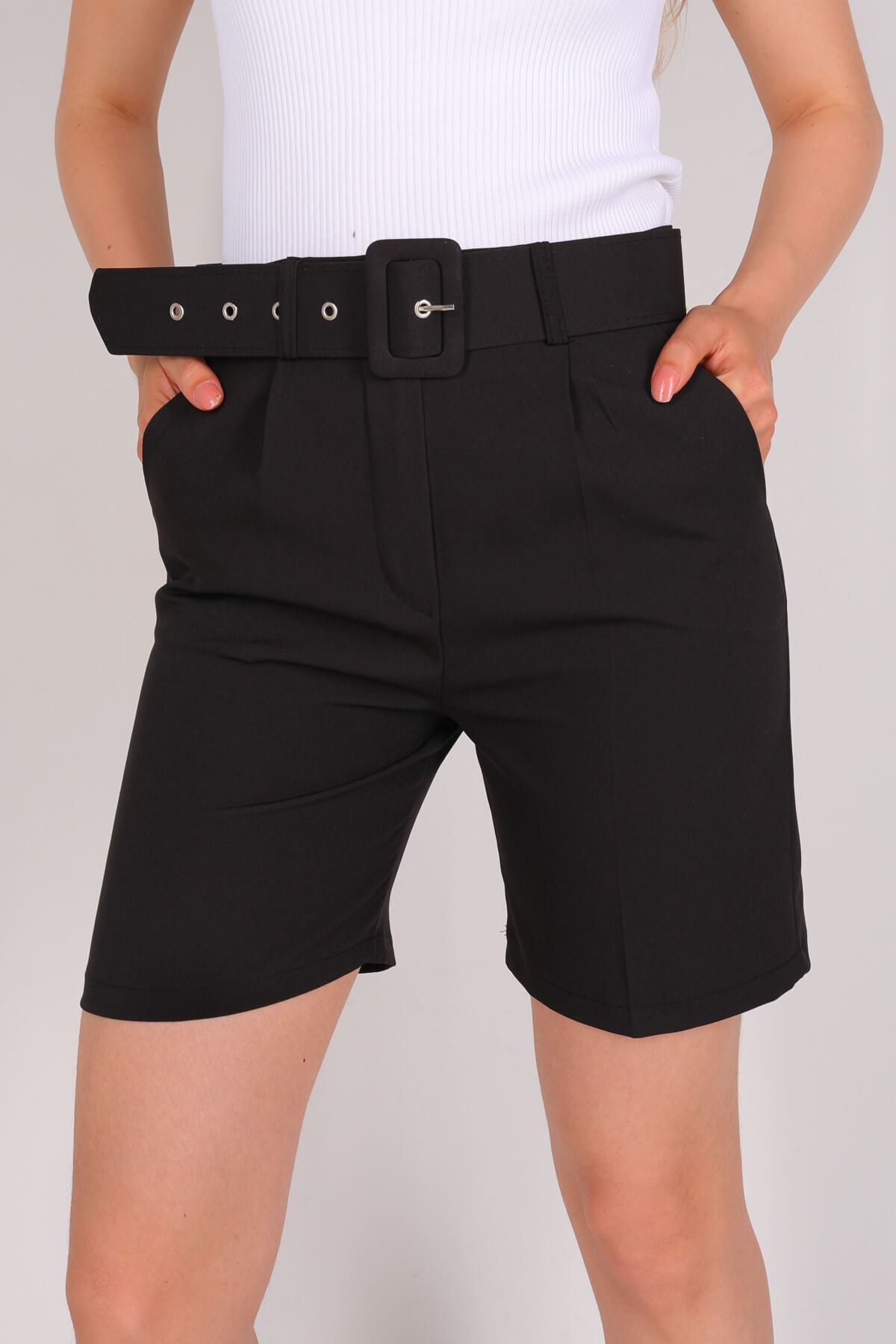 Cappmoda Şrt-16010 Siyah Atlas Kumaş Kemerli Şort S