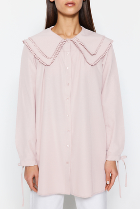 Pembe Yakası Ponpon Detaylı Dokuma Gömlek TCTSS22GO0335 Image 4