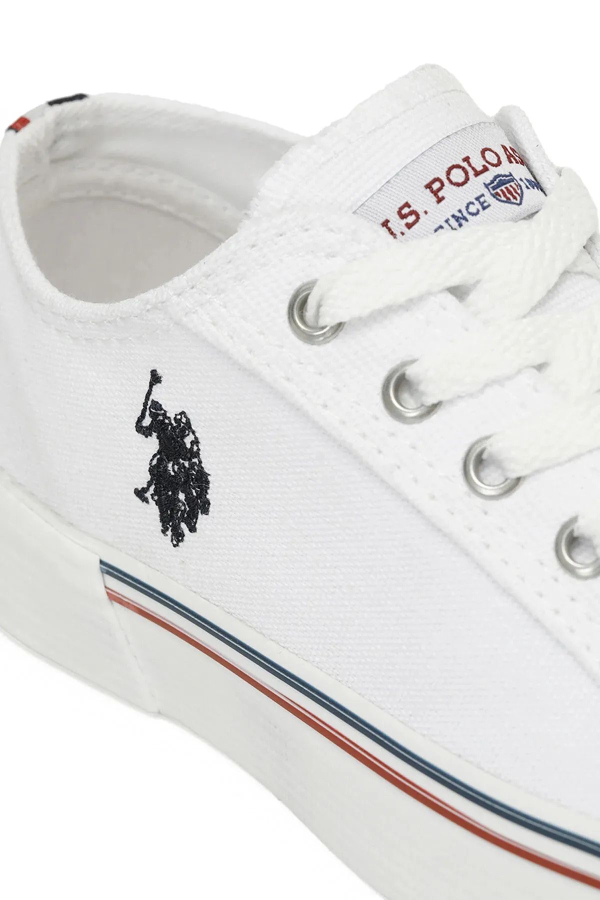 پایه. پولو اسن. کفش کتانی زنانه