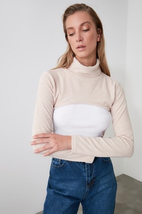 TRENDYOLMİLLA Taş Boğazlı Crop &Ouml;rme Bluz TWOAW21BZ1193