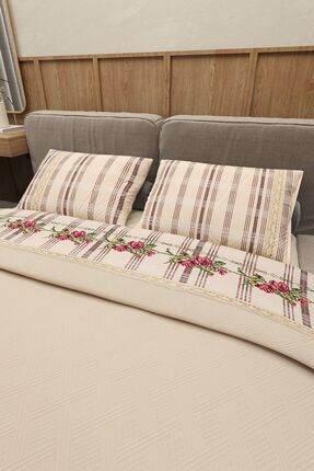 Vintage Çift Kişilik Pike Takımı - %100 Pamuk, Kanaviçe Kırmızı Nakışlı, Bordo Yan Kumaş - Bej Image 0
