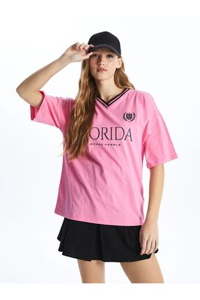 LCW Vision V Yaka Baskılı Kısa Kollu Oversize Kadın Tişört Image 0