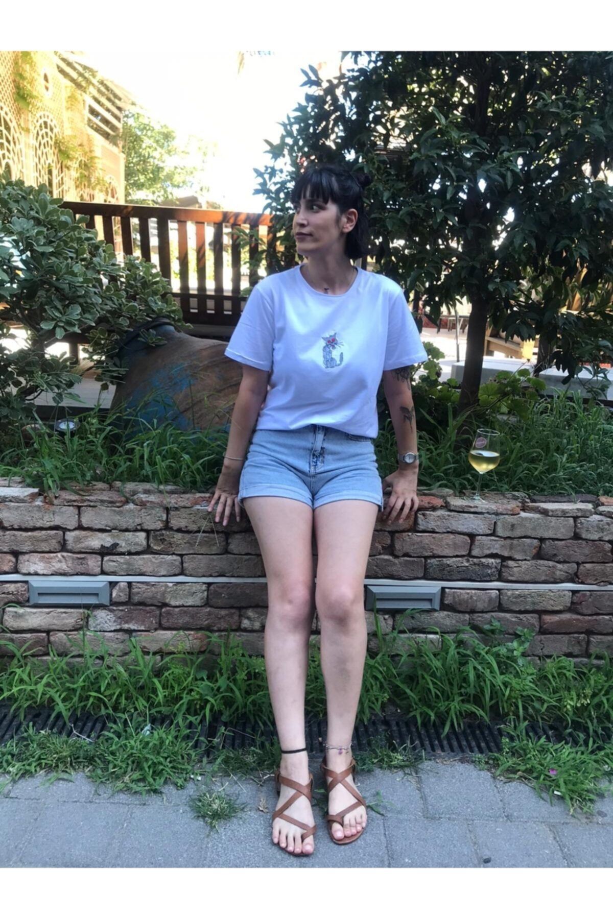 LAKLAKERS Beyaz Sefil Kedi Pamuk Nakışlı Örme Kadın Unisex T-shirt