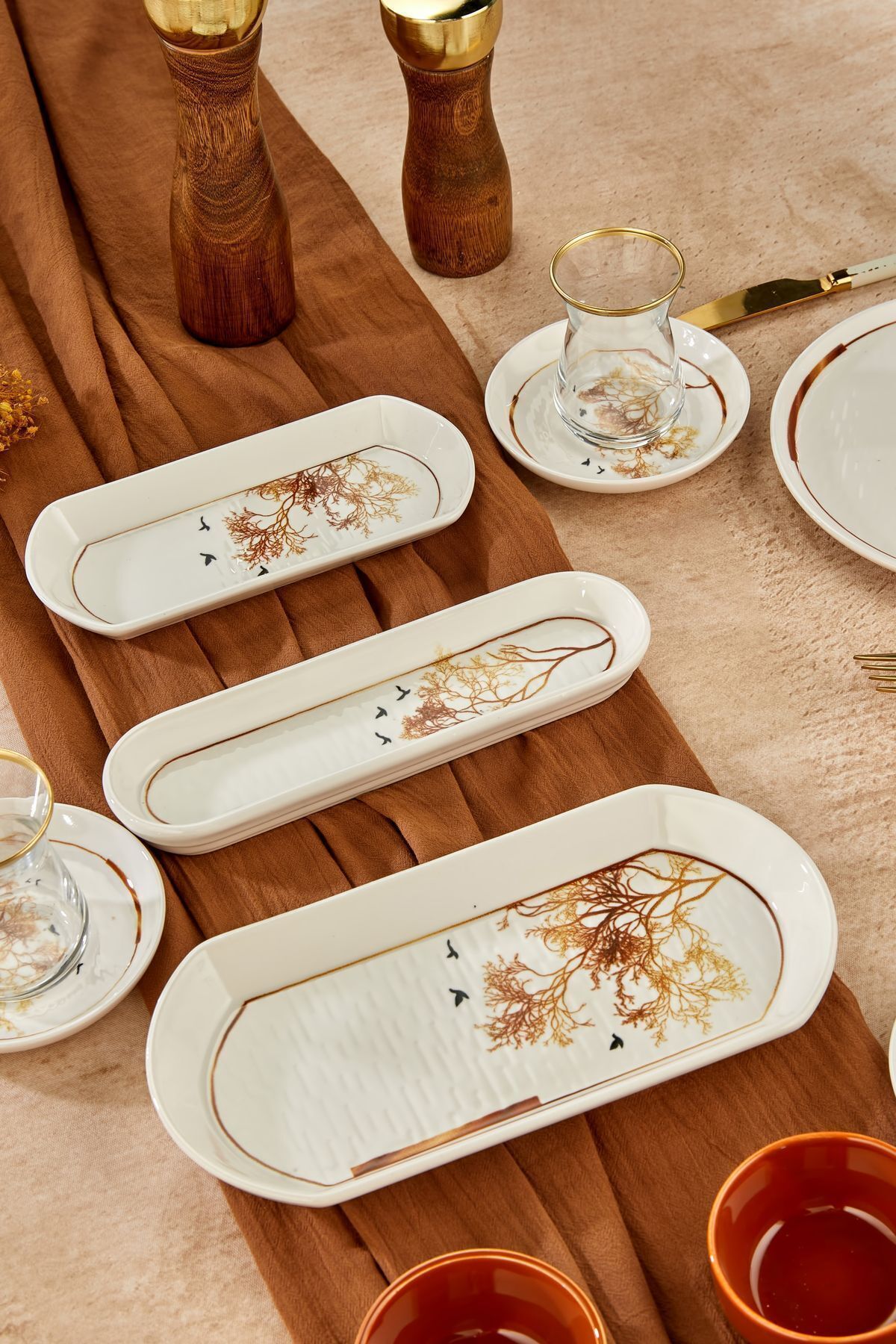 مجموعه مجموعه صبحانه 22 قطعه سرامیکی سرامیکی لوکس طلایی ، مجموعه ارائه صبحانه