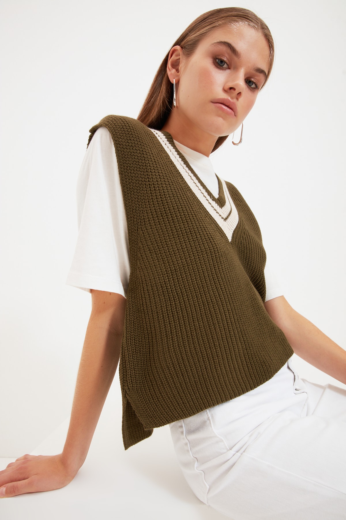 TRENDYOLMİLLA Haki Yaka Detaylı Triko Süveter TWOAW21BZ0135