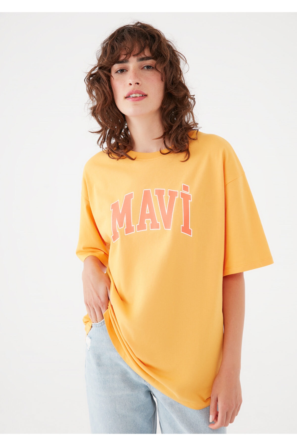Mavi Logo Baskılı Sarı Tişört