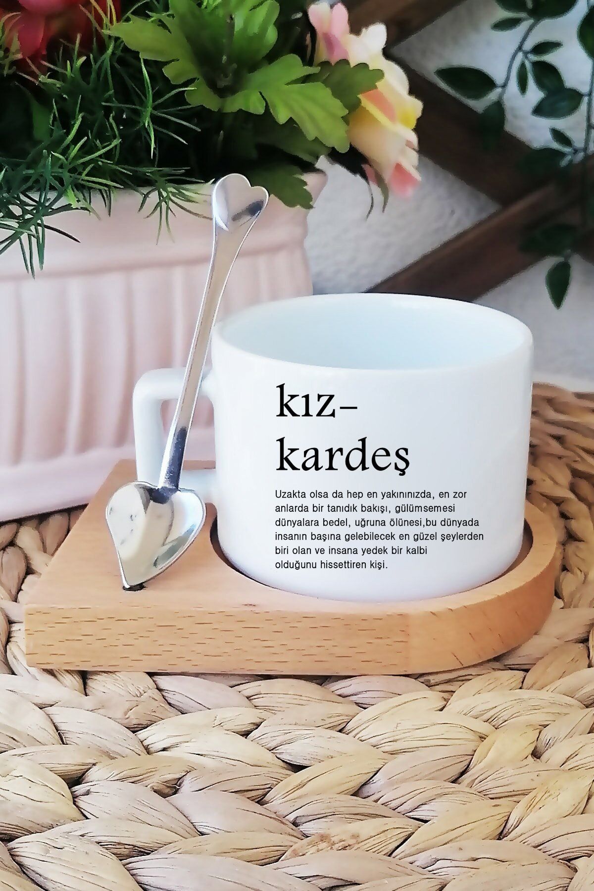 Dressy Home Kız Kardeşe Özel Kalp Kaşıklı Ve Ahşap Altlıklı Kahve Fincanı