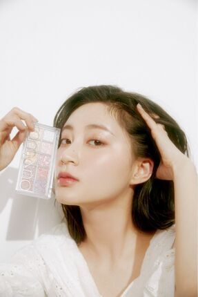 Glitter Parçaları İçeren Yoğun Pigmentli Far Paleti Better Than Palette - 00 Light & Glitter Garden Image 4