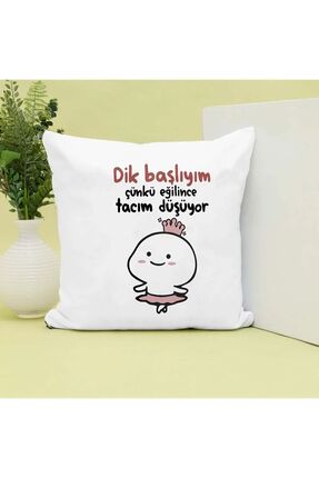 Dik Başlıyım Çünkü Eğilince Tacım Düşüyor Yazılı Mochi Cat Baskılı Hediyelik Yastık Image 0