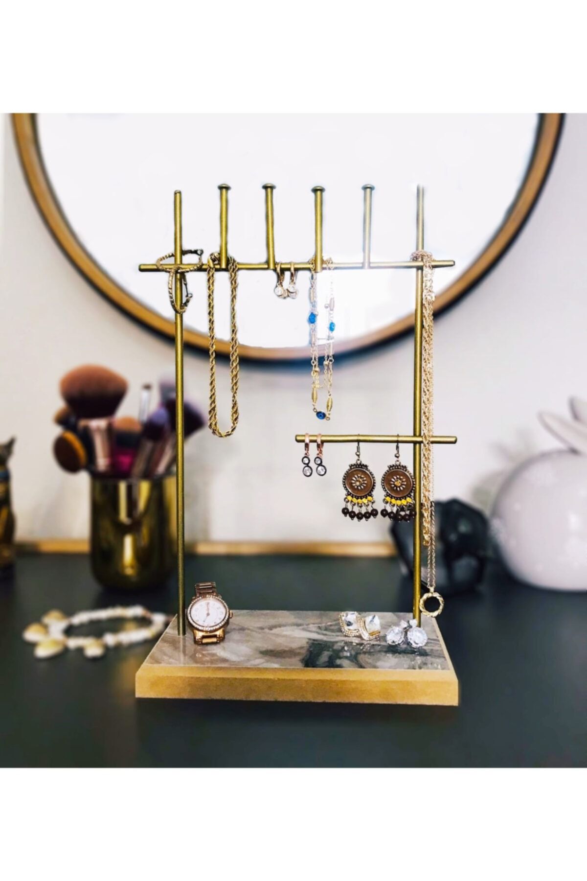Gold store jewelry display