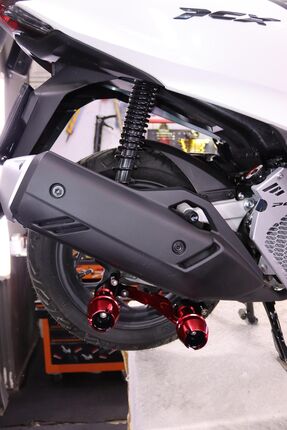HONDA PCX TÜM MODELLERE UYUMLU EGZOZ TAKOZ METAL KIRMIZI RENK Image 3