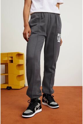 Sportswear Fleece Varsity Gri Kadın Eşofman Altı Image 0