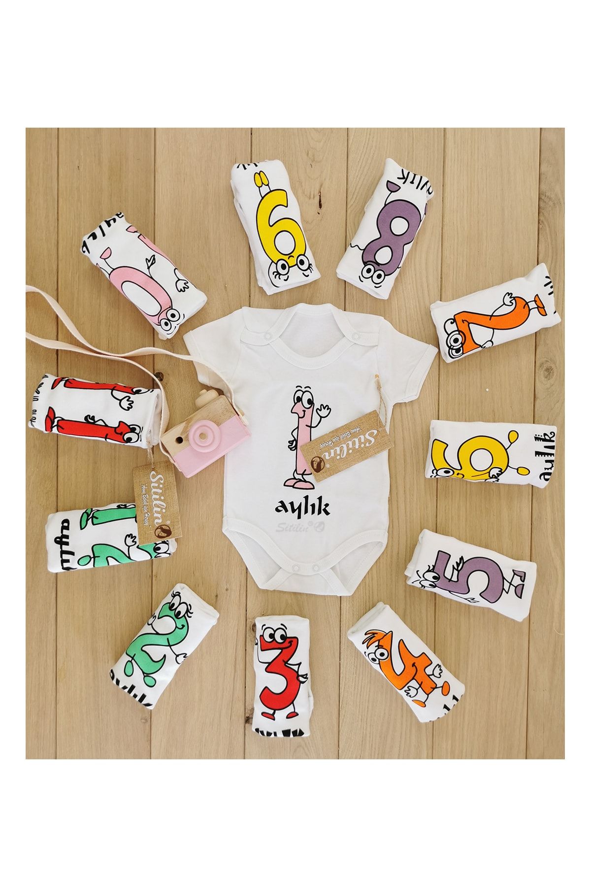 Sitilin Aylık Body Set 12 Ay Her Ay Özel Rakam Baskılı Yarım Kollu Çıtçıtlı Kız Badi