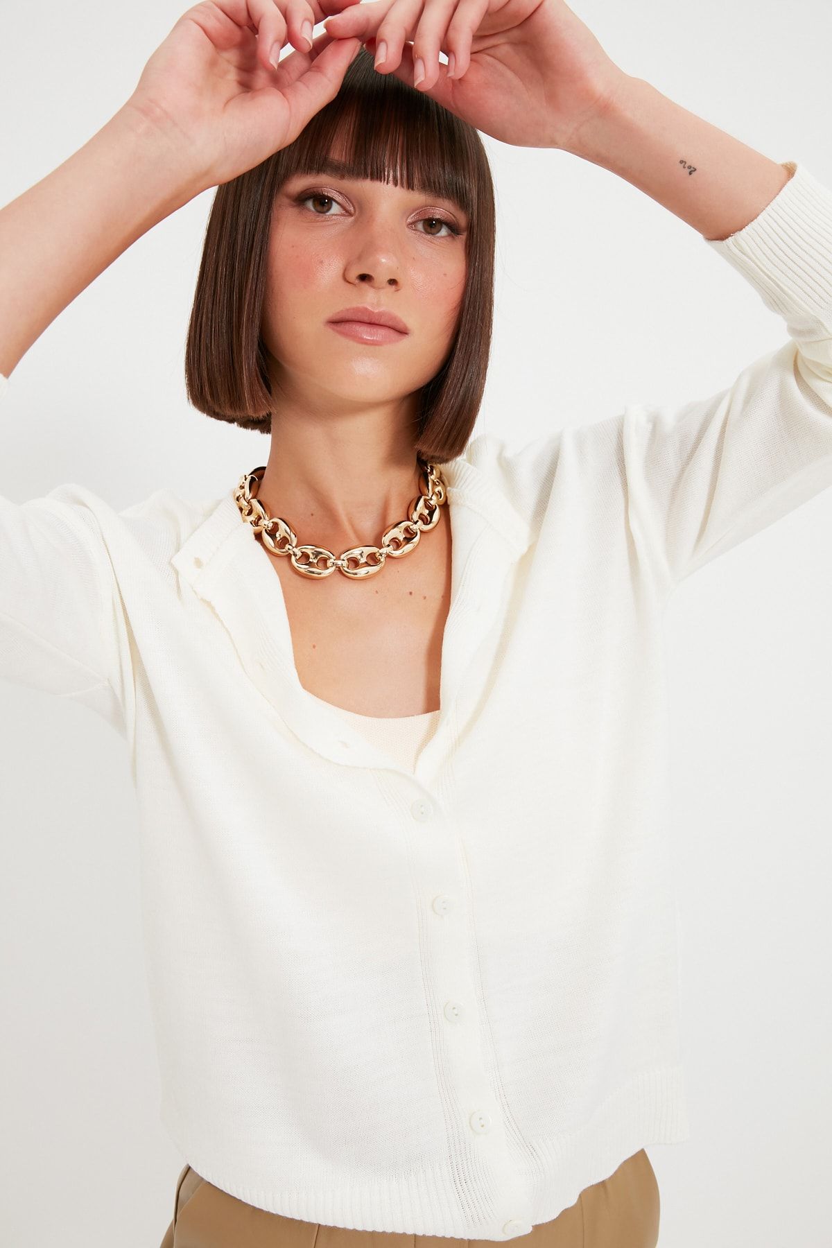 TRENDYOLMİLLA Ekru Crop Triko Hırka TWOAW22HI0240
