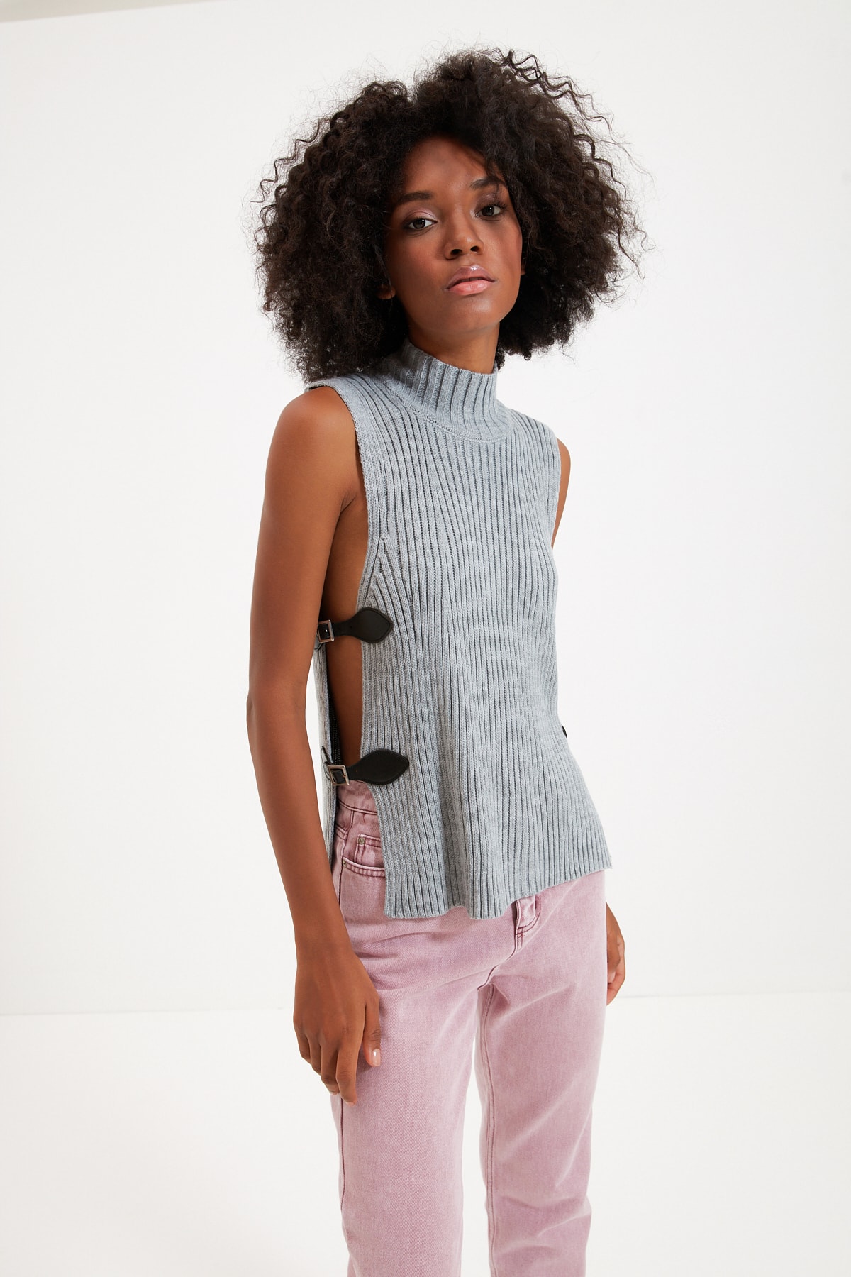 TRENDYOLMİLLA Gri Toka Detaylı Triko Süveter TWOAW20FV0117