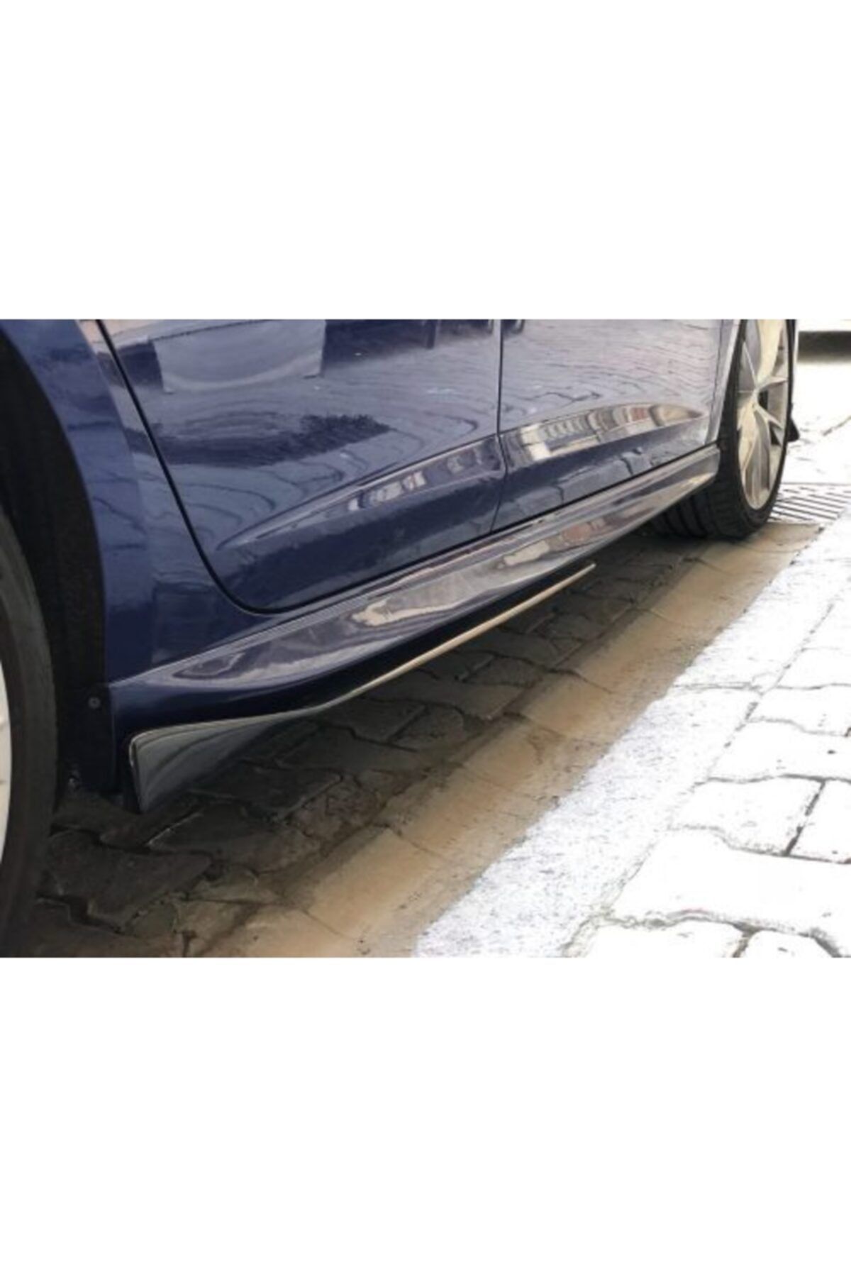 SM Auto Leon Aero Marşpiyel Altı Lip Plastik Piano Black