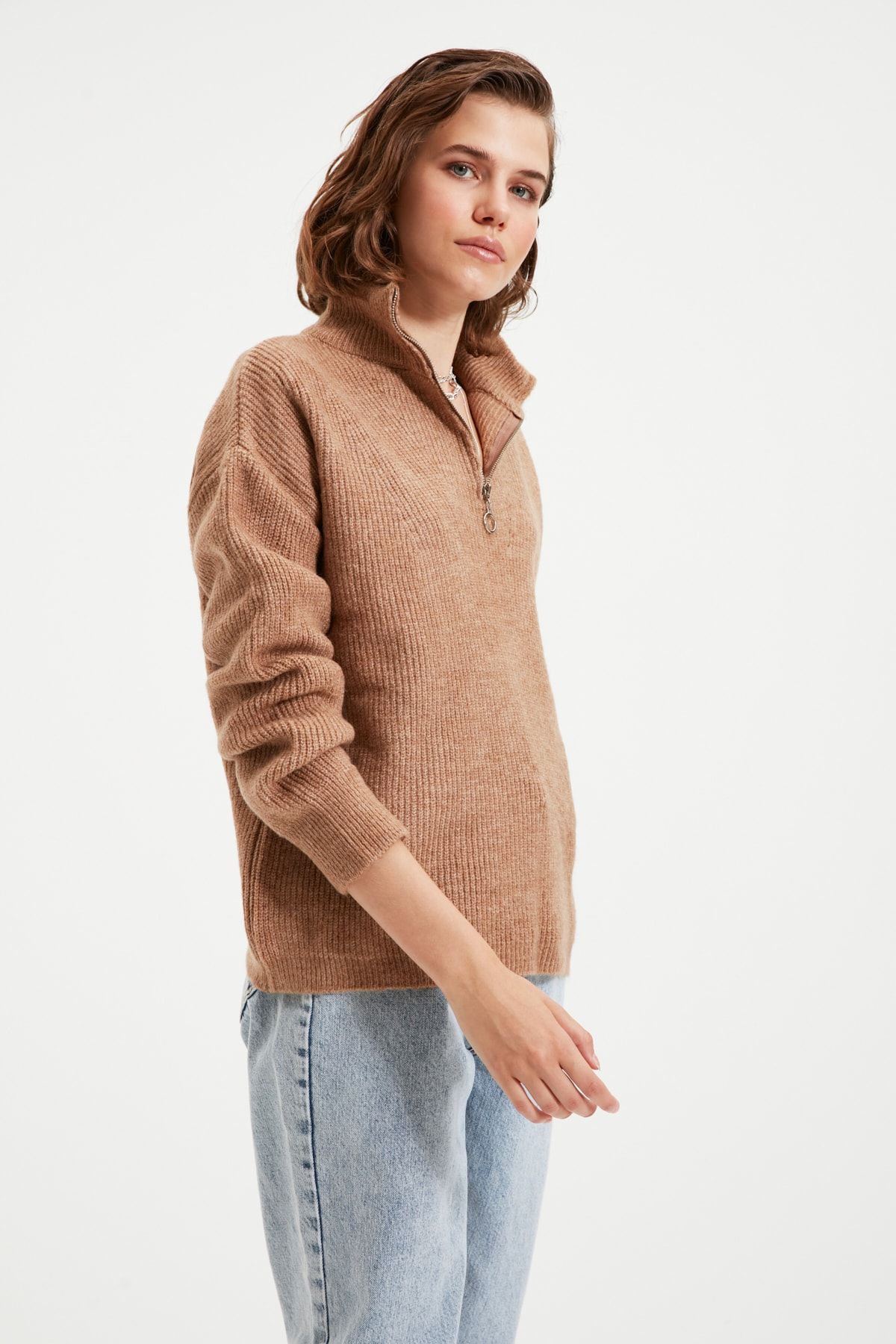 TRENDYOLMİLLA Camel Fermuarlı Triko Kazak TWOAW20XS0009
