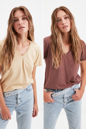 TRENDYOLMİLLA Kahverengi-Bej %100 Pamuk S&uuml;prem V Yaka 2'li Paket &Ouml;rme T-Shirt TWOSS20TS0142