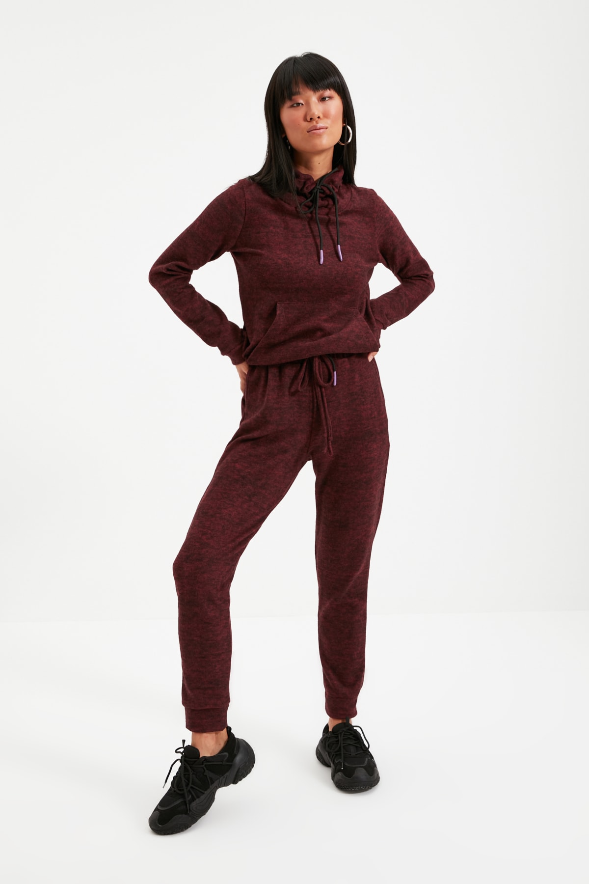 TRENDYOLMİLLA Bordo Yaka Detaylı Örme Eşofman Takımı TWOAW22EM0007