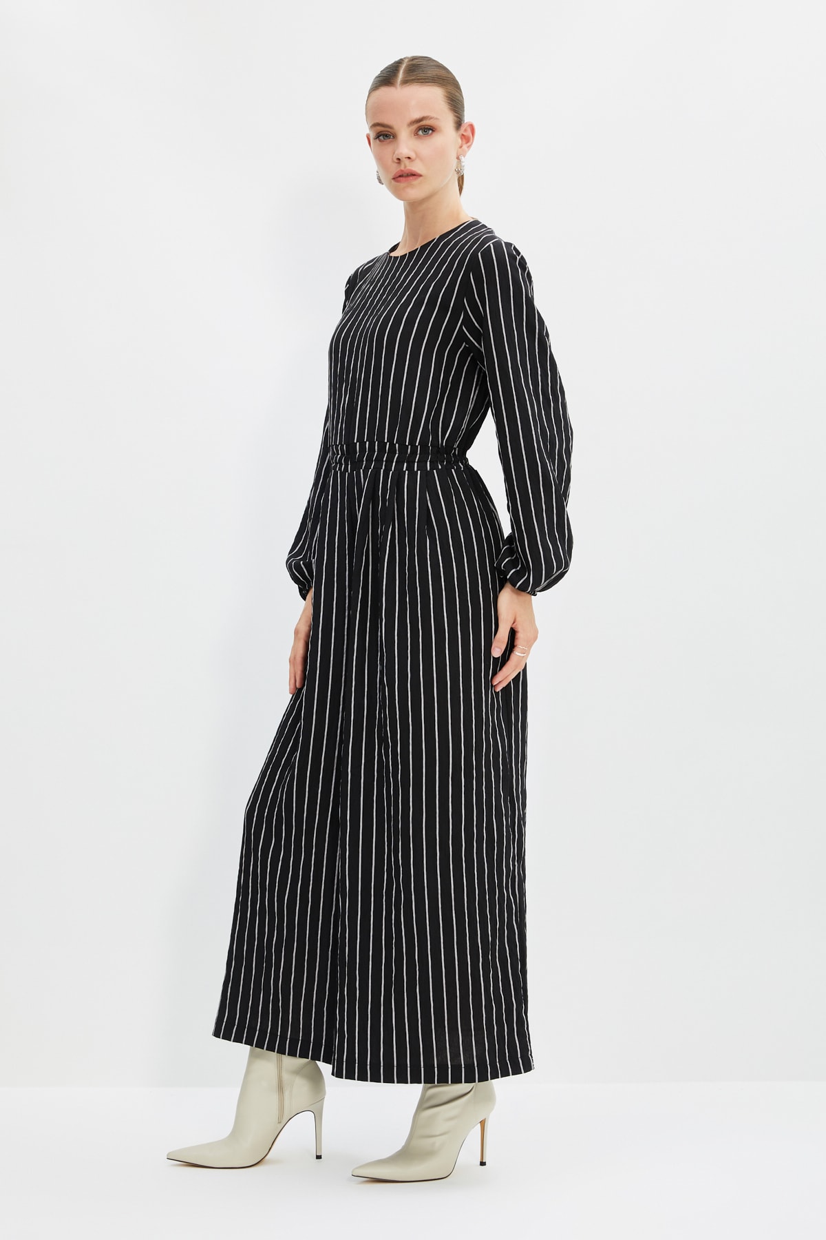 Trendyol Modest Siyah Çizgili Beli Lastikli Bisiklet Yaka Tulum TCTAW22TL0001