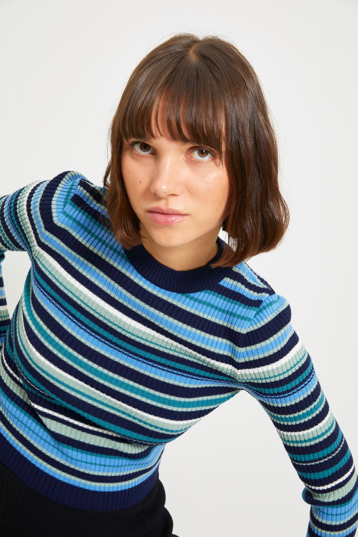 TRENDYOLMİLLA Lacivert Renk Bloklu Crop Triko Kazak TWOAW22KZ1114