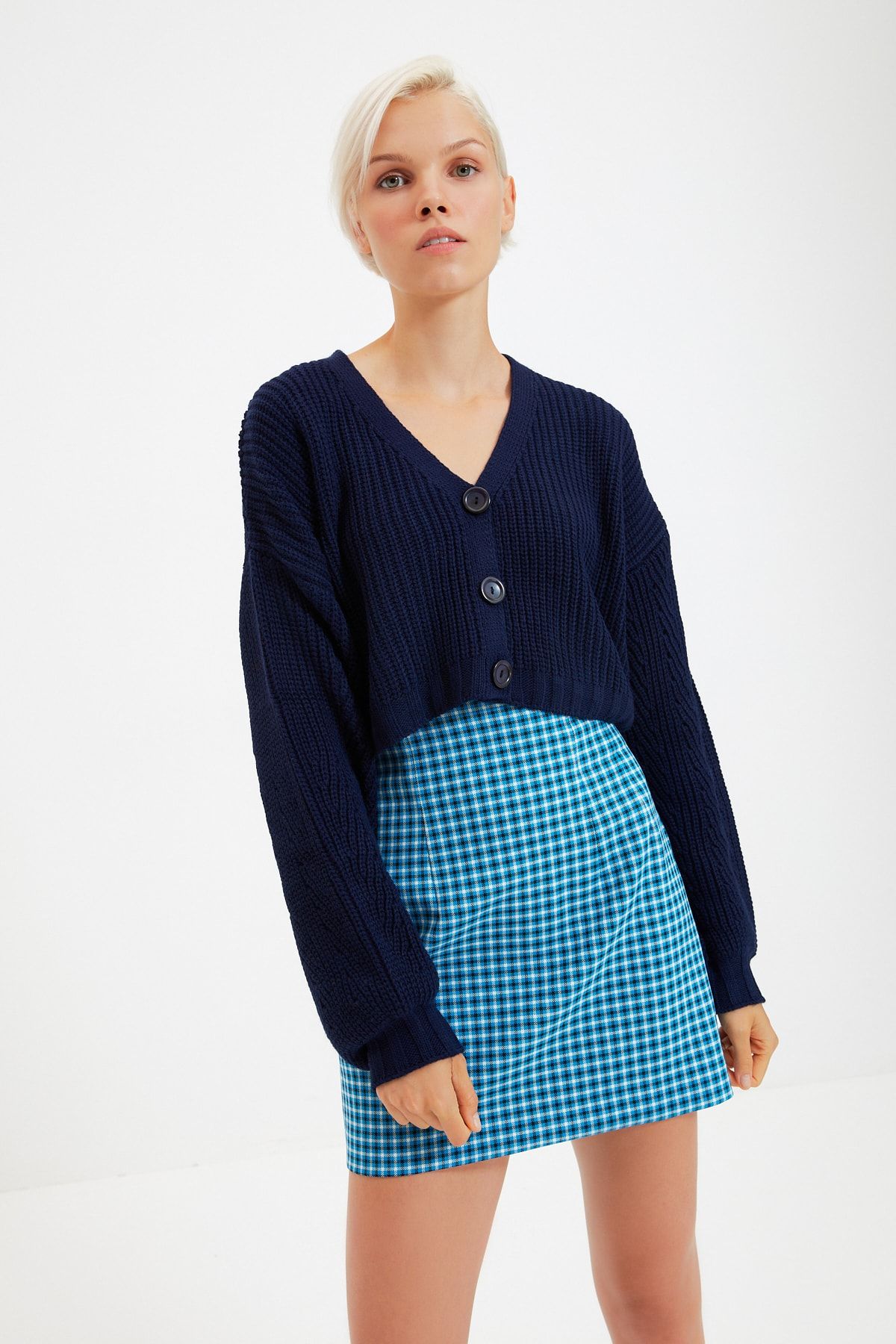 TRENDYOLMİLLA Lacivert Crop Triko Hırka TWOAW22HI0313