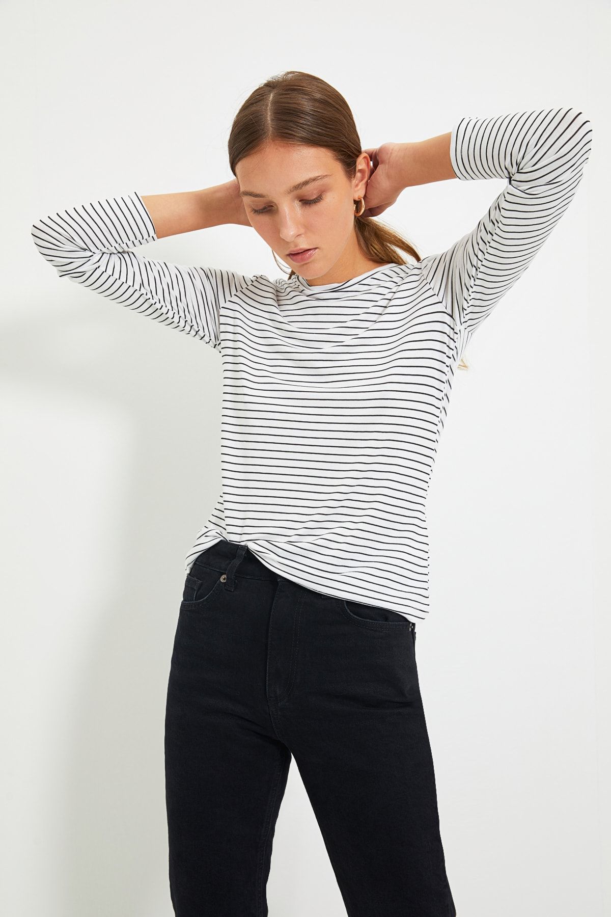 TRENDYOLMİLLA Beyaz Çizgili Basic Uzun Kol Örme Örme T-Shirt TWOAW20TS0097