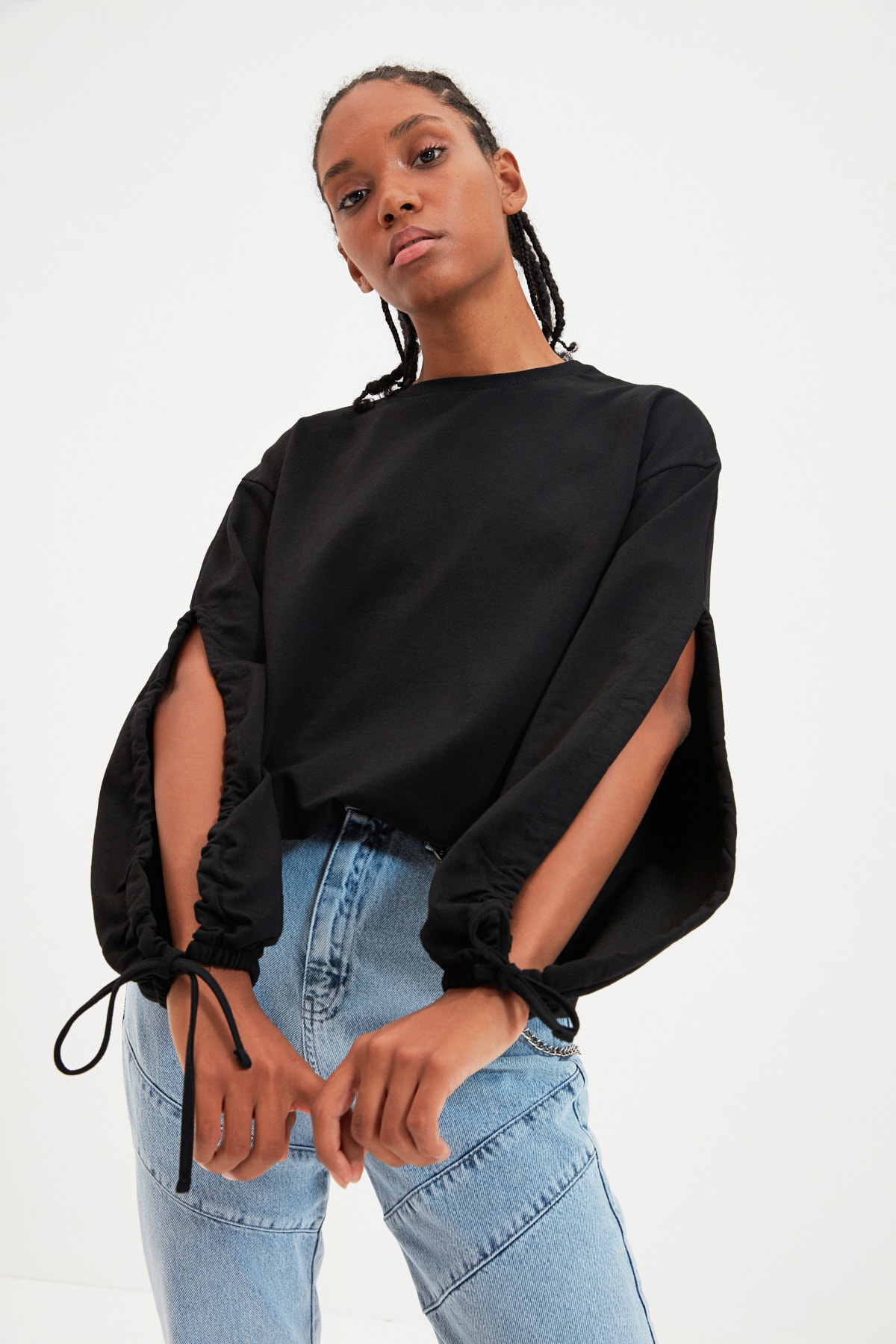 TRENDYOLMİLLA Siyah Büzgü Detaylı Basic Örme İnce Sweatshirt TWOAW22SW0393