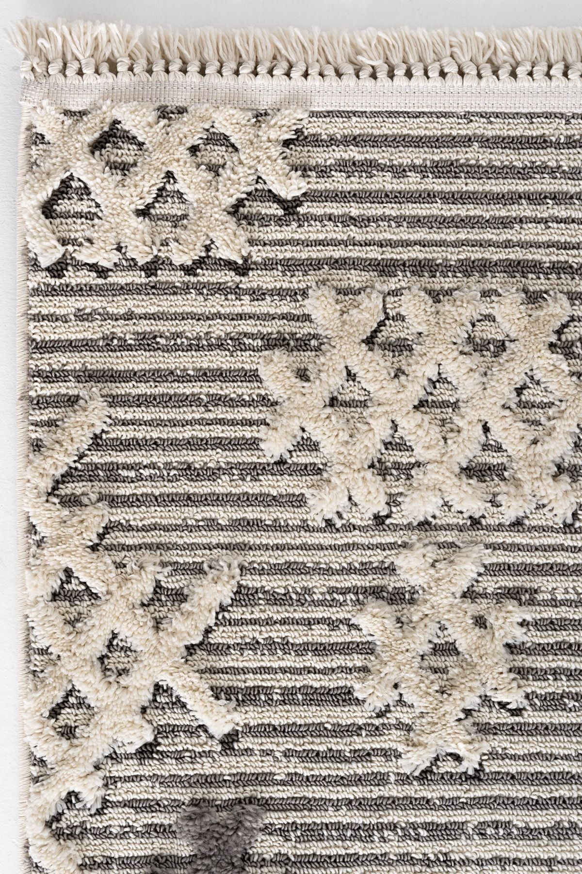 فرش اتاق نشیمن ساکورا 2205 خاکستری ضد گرد و غبار با طرح‌های قومی بافته شده مدرن