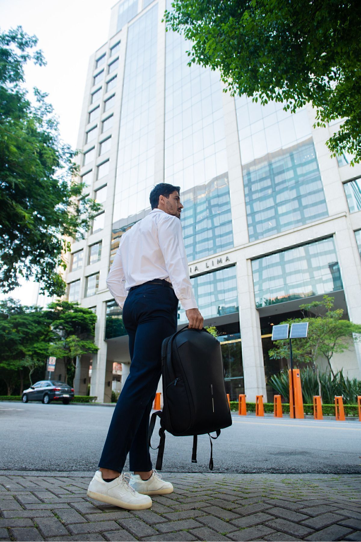 کوله پشتی لپ تاپ 15.6 اینچی مردانه ضد آب Bizz 25 لیتری