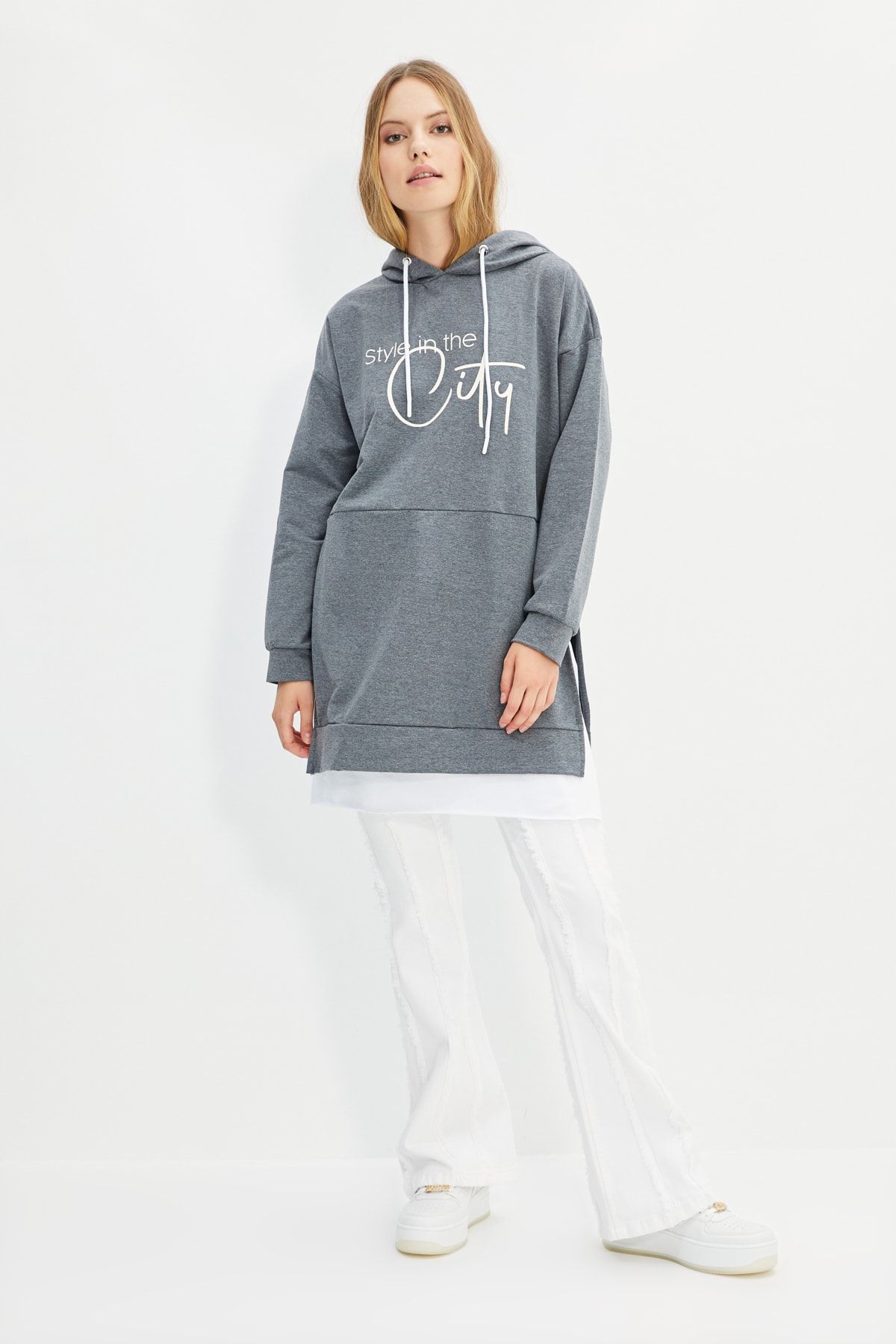 Trendyol Modest Antrasit Baskılı İçten T-shirt Çıkmalı Örme Sweatshirt TCTAW22TW0059