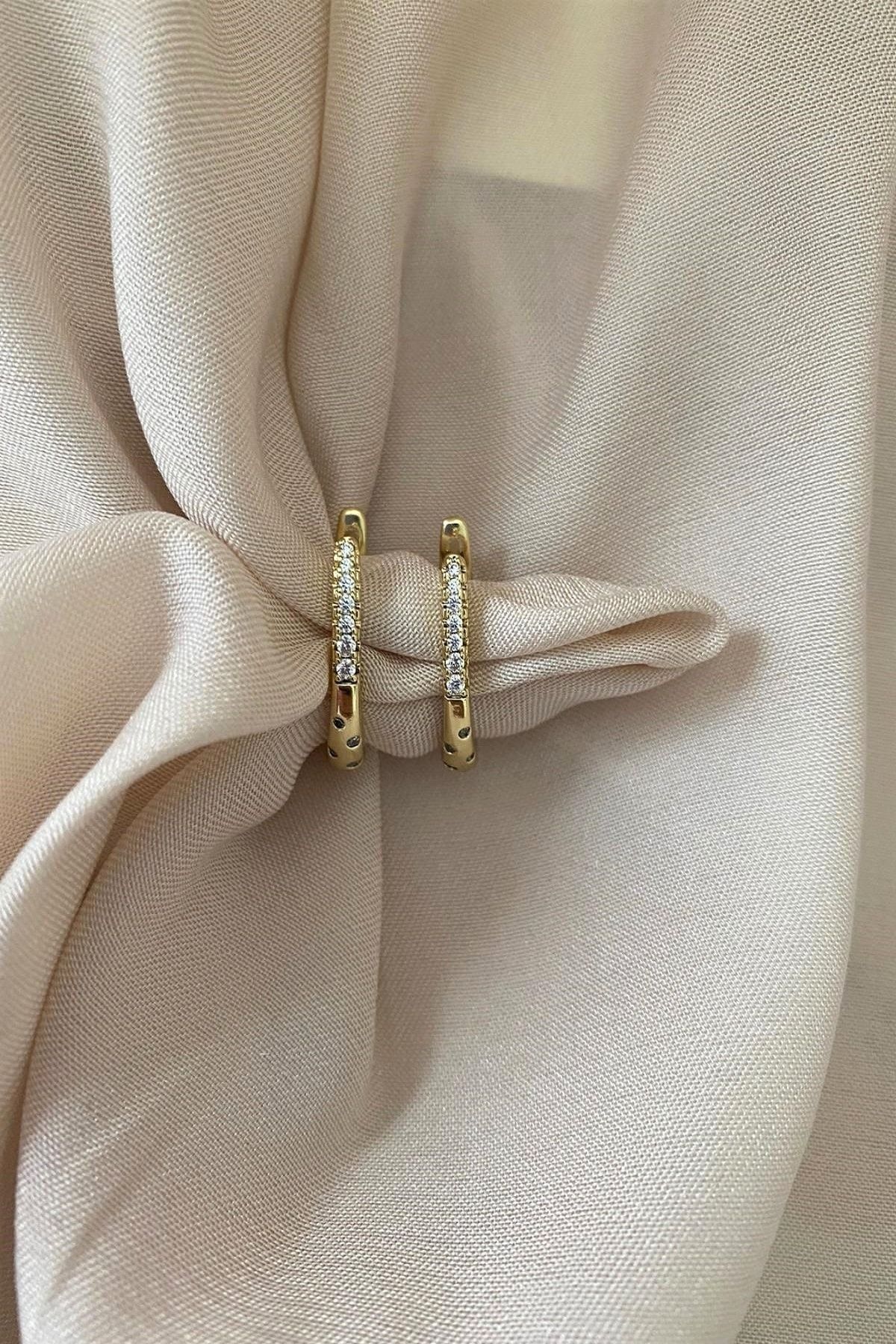 Madame Daisy Bijuteri Ithal Vip Collection Oval Yarım Tur Taşlı Çift Küpe