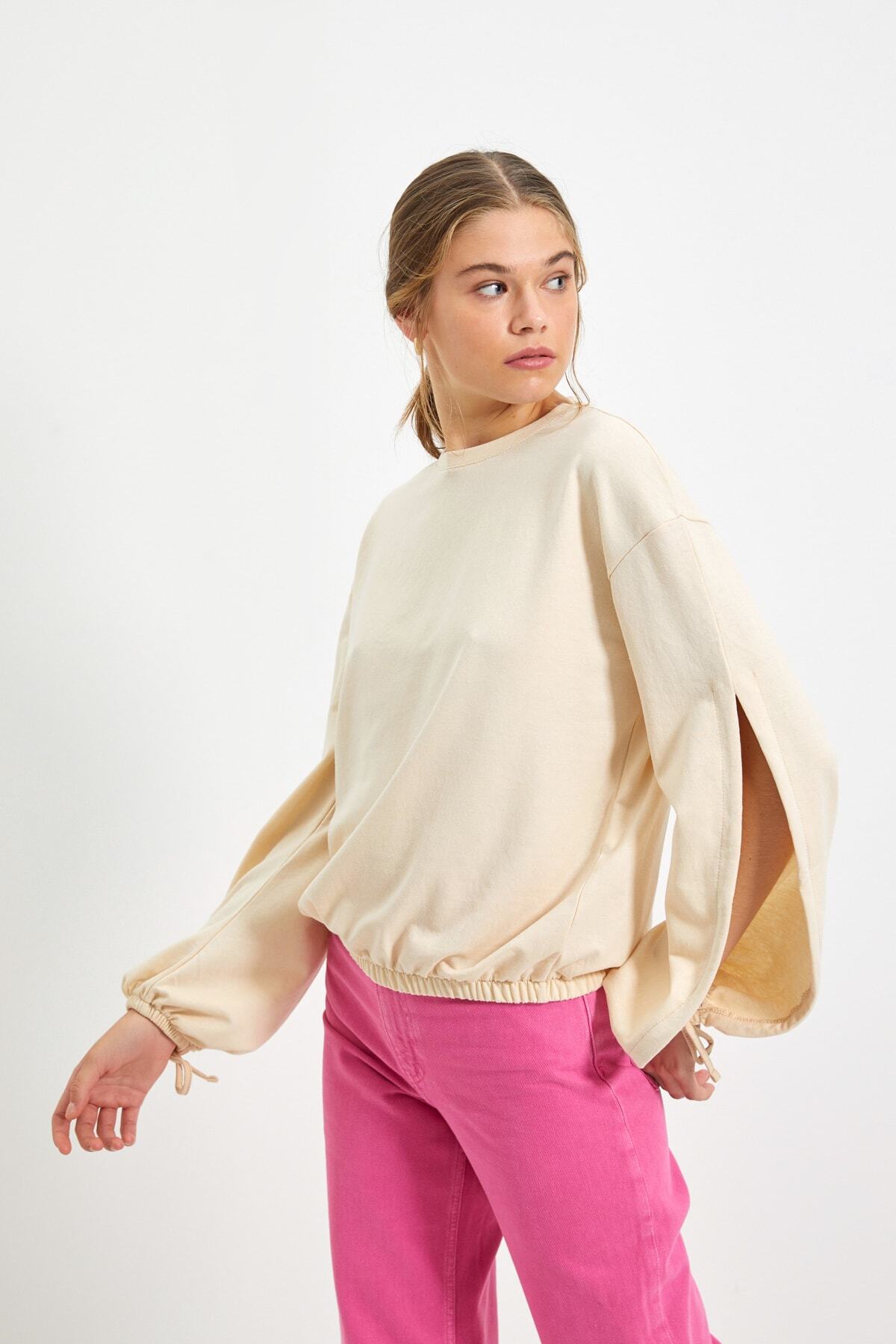 TRENDYOLMİLLA Bej Büzgü Detaylı Basic Örme İnce Sweatshirt TWOAW22SW0393