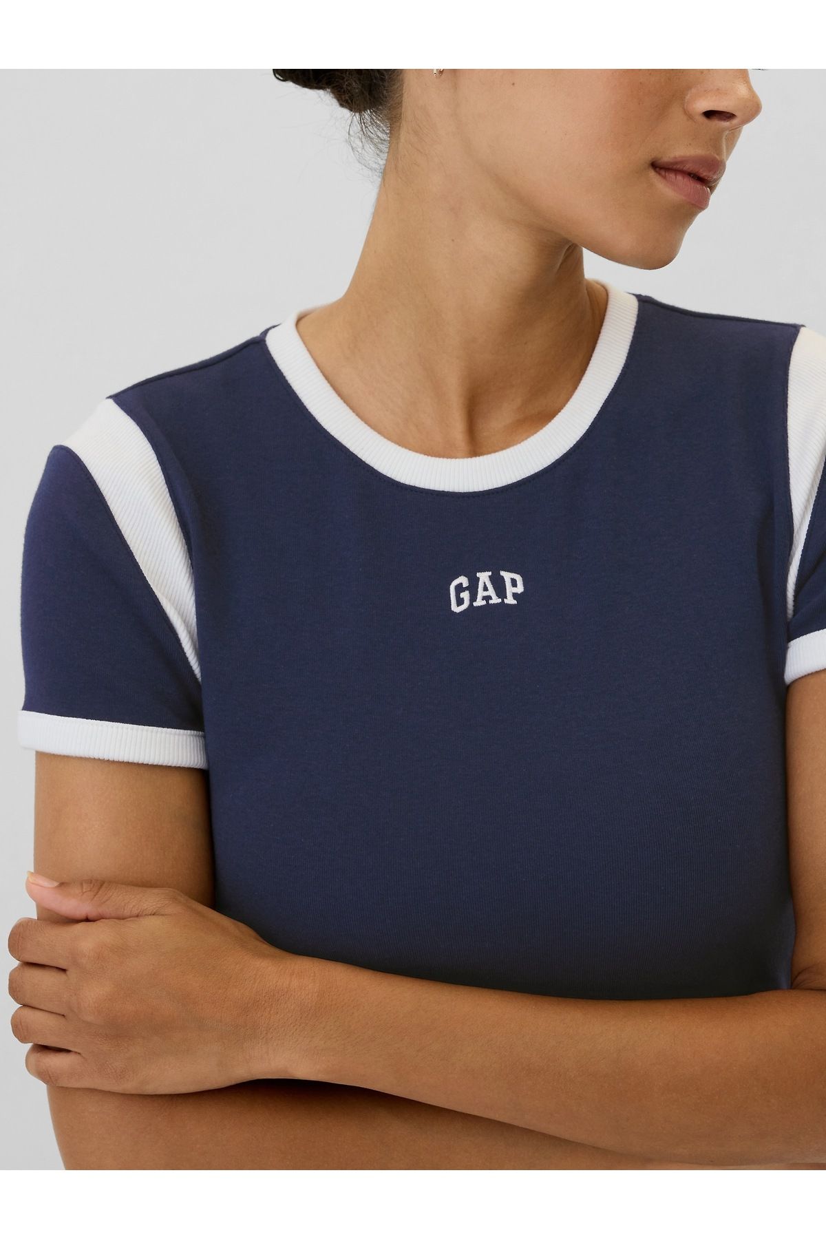 Kadın Lacivert Modern Mini Gap Logo T-Shirt