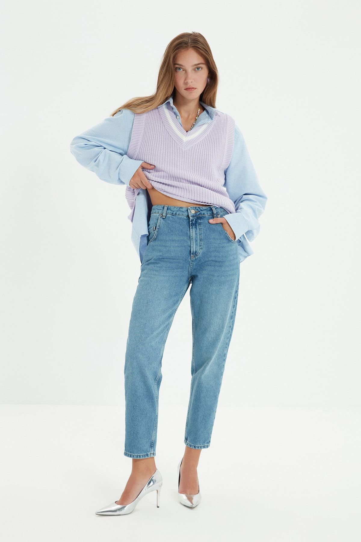 TRENDYOLMİLLA Mavi Yüksek Bel Relaxed Mom Jeans TWOSS21JE0082