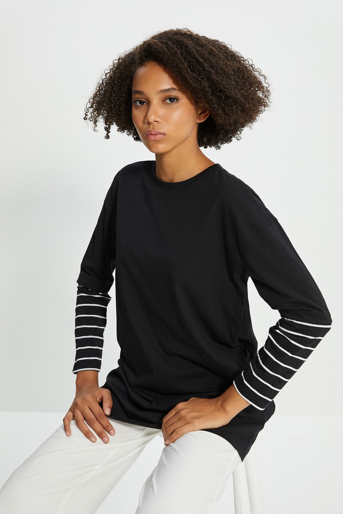 Trendyol Modest Siyah Koldan T-shirt Çıkma Detaylı Örme Tunik TCTAW22UK0038