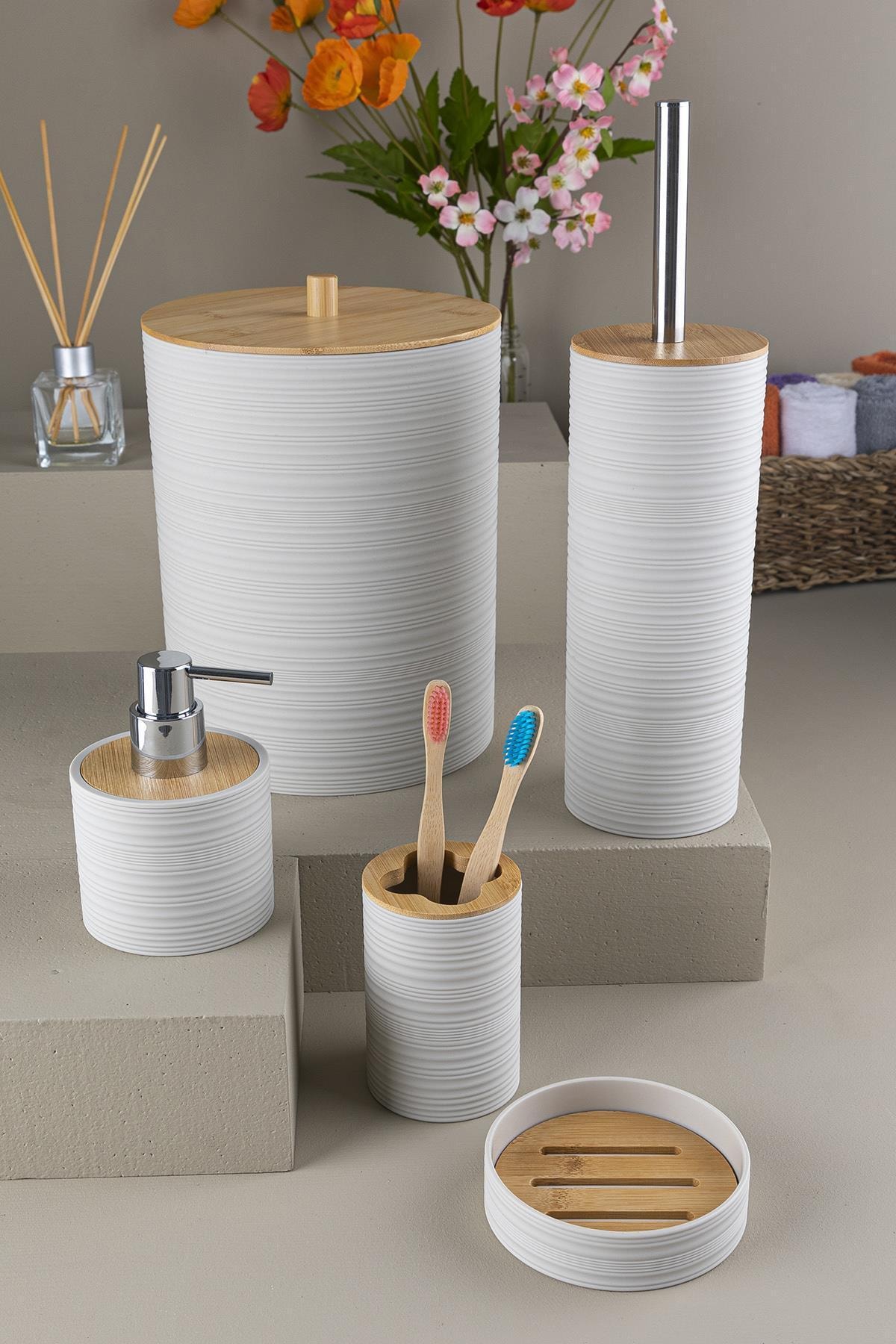 Doreline Striped Akrilik Lüx Banyo Seti 5 Parça