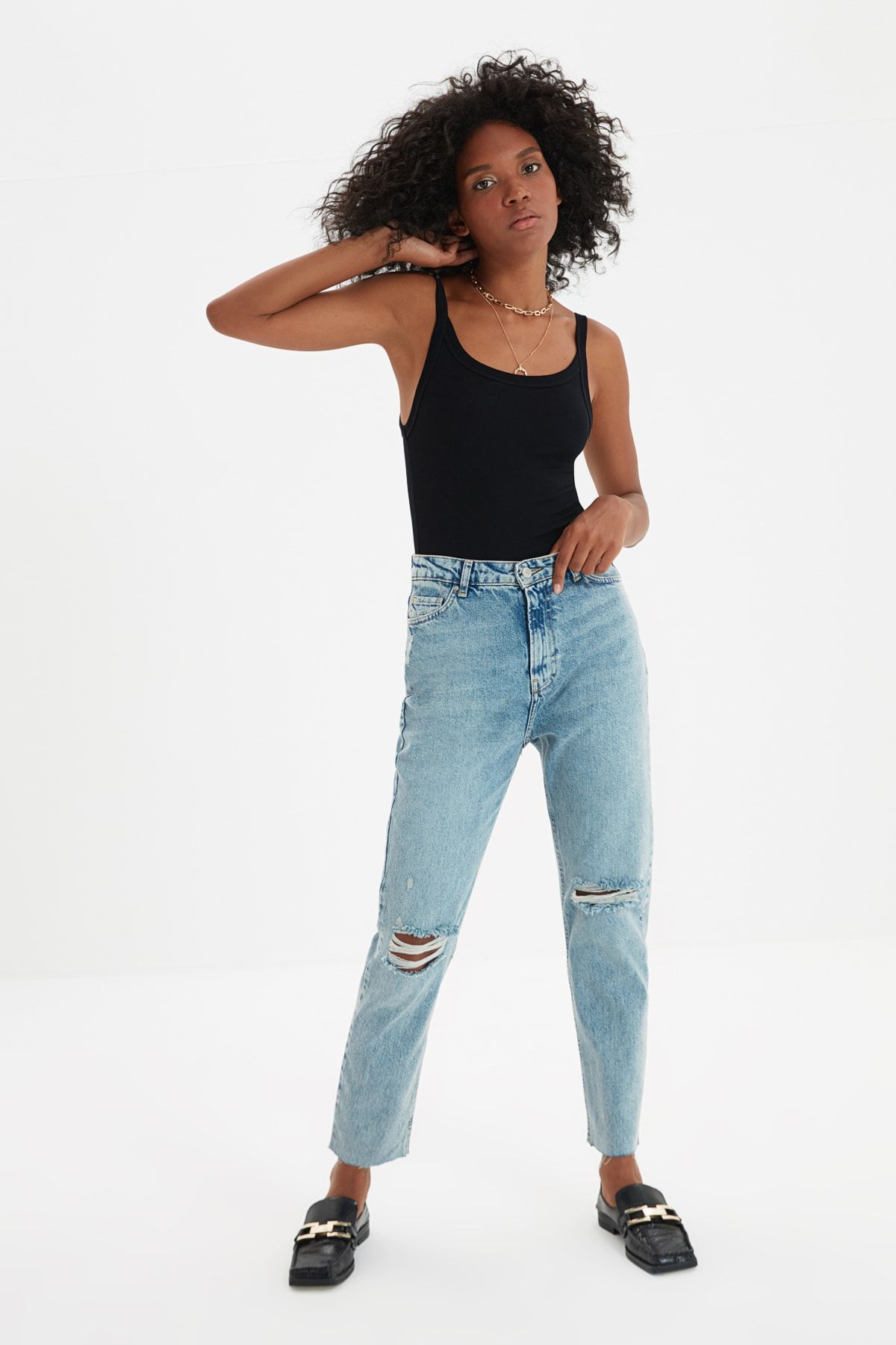 TRENDYOLMİLLA Mavi Yırtık Detaylı Yüksek Bel Mom  Jeans TWOSS20JE0353