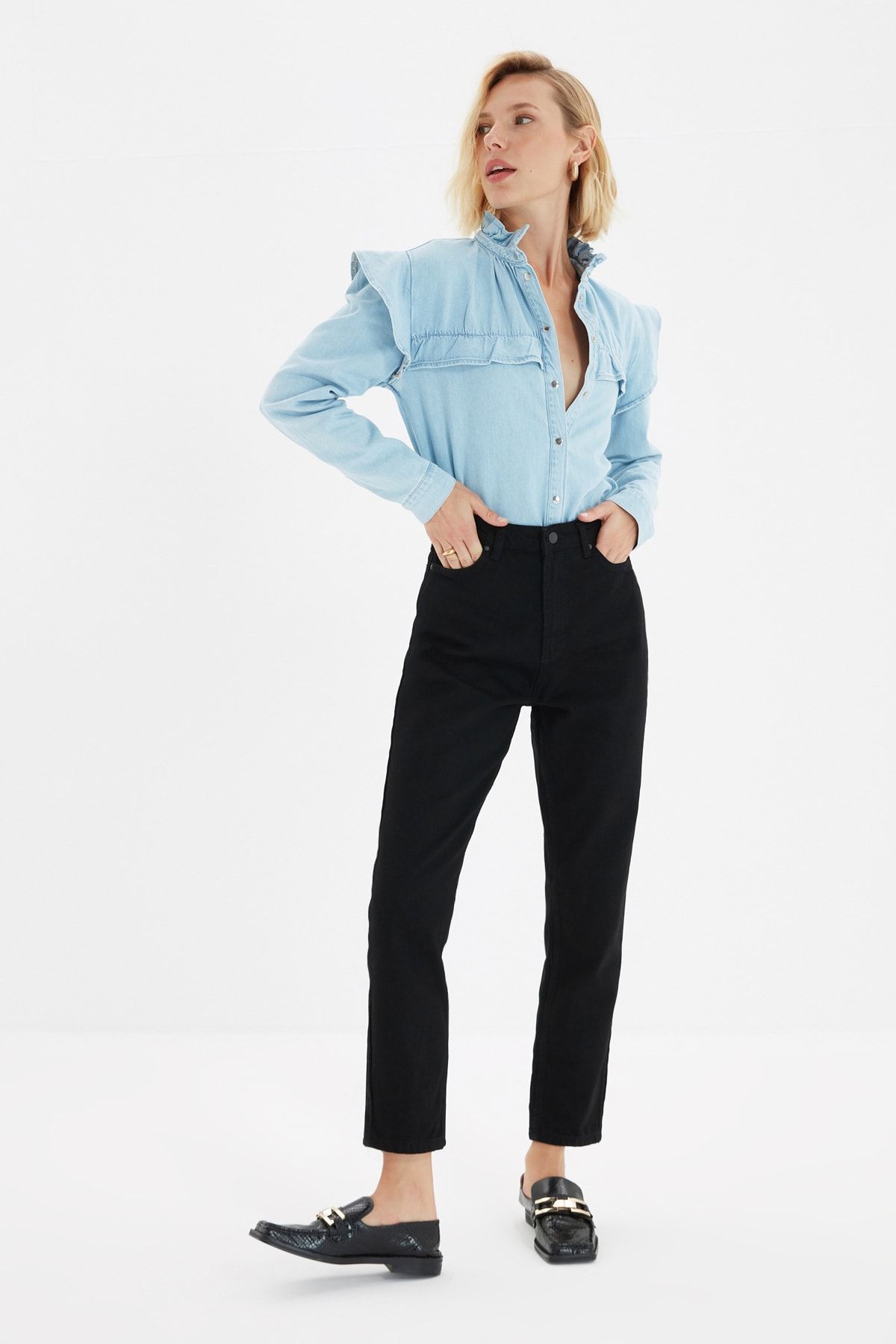 TRENDYOLMİLLA Siyah Yüksek Bel Mom Jeans TWOAW20JE0129