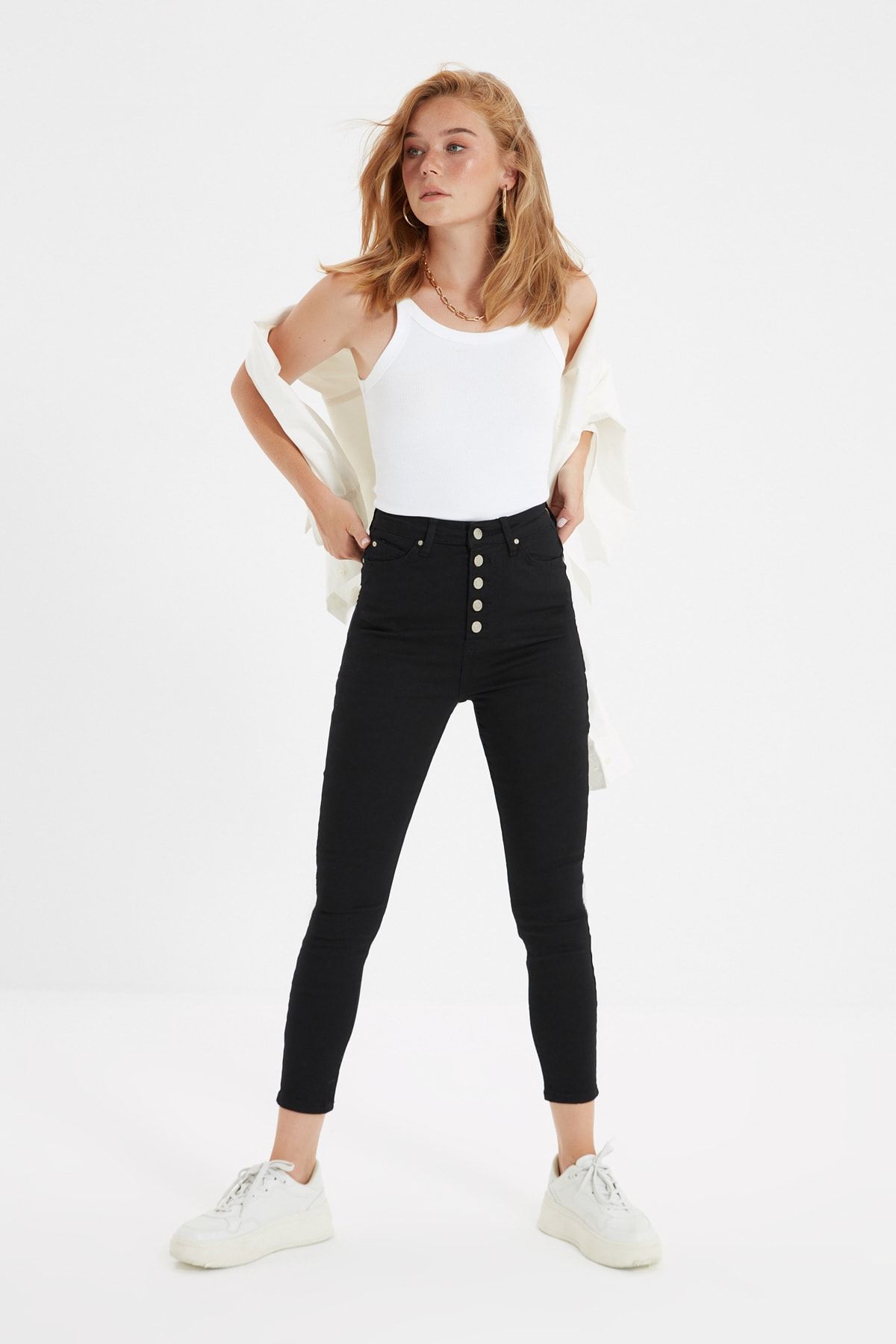 TRENDYOLMİLLA Siyah Önden Düğmeli Yüksek Bel Skinny Jeans TWOAW20JE0051